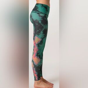 Teeki Eagle Feather Print in Excellent Condition Leggings